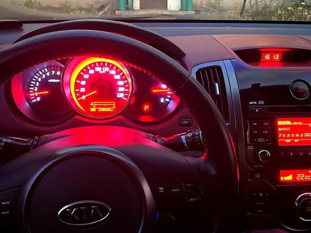 Чорний Кіа Черато, об'ємом двигуна 2 л та пробігом 238 тис. км за 7400 $, фото 6 на Automoto.ua