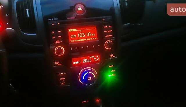 Чорний Кіа Черато, об'ємом двигуна 1.6 л та пробігом 146 тис. км за 7400 $, фото 4 на Automoto.ua