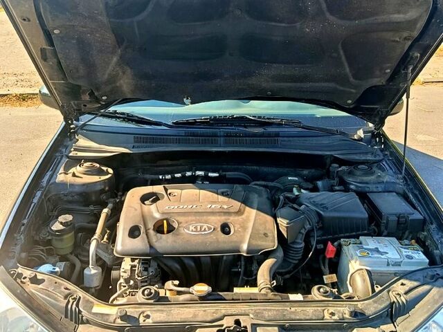 Чорний Кіа Черато, об'ємом двигуна 1.6 л та пробігом 367 тис. км за 3900 $, фото 6 на Automoto.ua