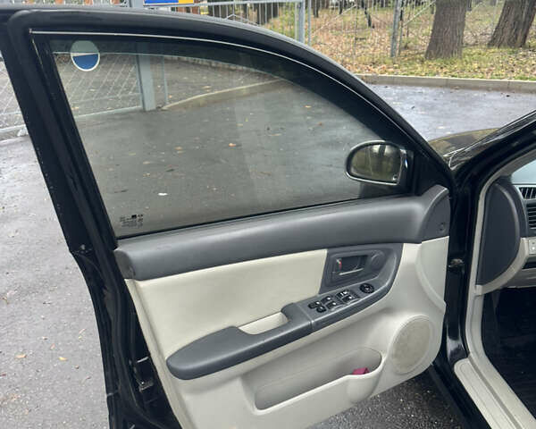 Черный Киа Черато, объемом двигателя 1.98 л и пробегом 236 тыс. км за 4100 $, фото 10 на Automoto.ua