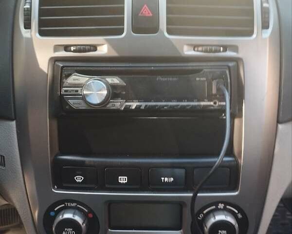 Черный Киа Черато, объемом двигателя 2 л и пробегом 220 тыс. км за 4900 $, фото 7 на Automoto.ua