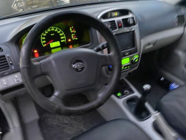 Черный Киа Черато, объемом двигателя 2 л и пробегом 240 тыс. км за 3300 $, фото 5 на Automoto.ua