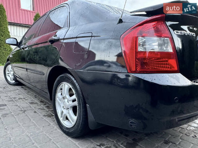 Черный Киа Черато, объемом двигателя 2 л и пробегом 318 тыс. км за 3900 $, фото 1 на Automoto.ua