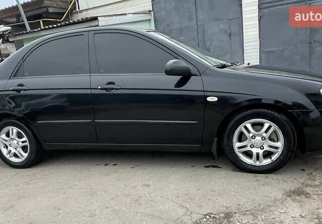 Черный Киа Черато, объемом двигателя 2 л и пробегом 318 тыс. км за 3900 $, фото 2 на Automoto.ua