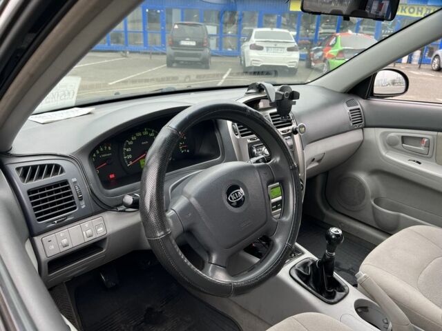 Черный Киа Черато, объемом двигателя 1.6 л и пробегом 230 тыс. км за 3200 $, фото 12 на Automoto.ua