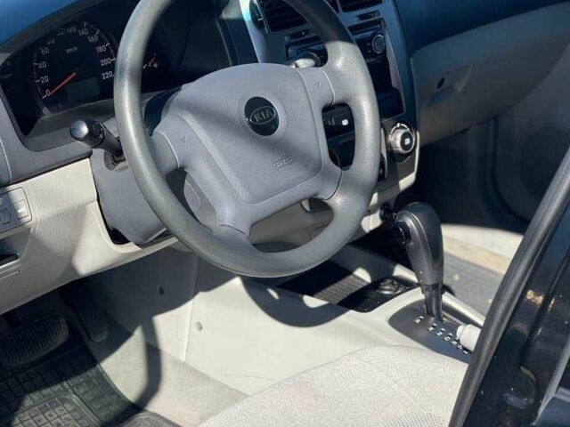 Черный Киа Черато, объемом двигателя 2 л и пробегом 268 тыс. км за 4200 $, фото 8 на Automoto.ua