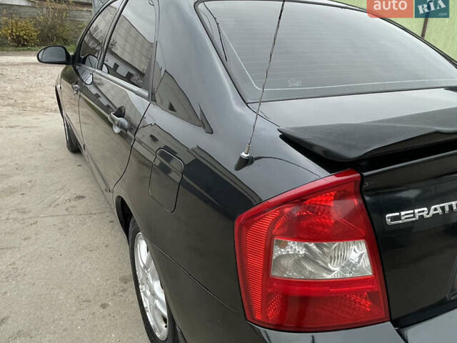 Черный Киа Черато, объемом двигателя 2 л и пробегом 318 тыс. км за 3900 $, фото 4 на Automoto.ua