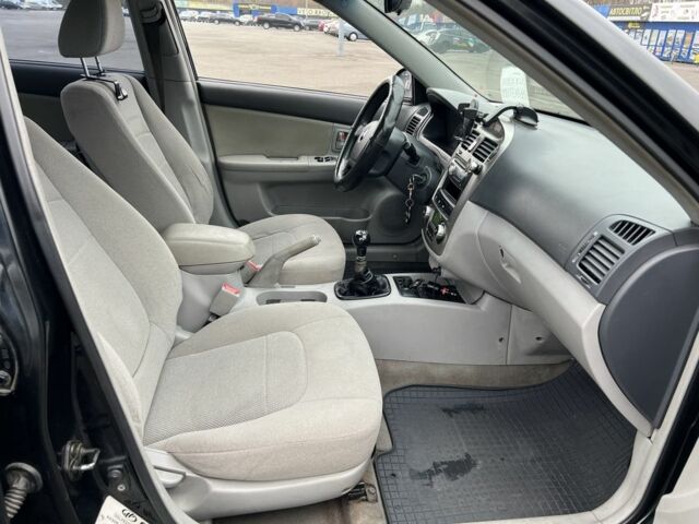 Черный Киа Черато, объемом двигателя 1.6 л и пробегом 230 тыс. км за 3200 $, фото 14 на Automoto.ua