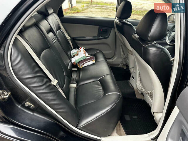 Чорний Кіа Черато, об'ємом двигуна 1.98 л та пробігом 240 тис. км за 5100 $, фото 9 на Automoto.ua