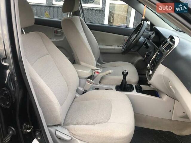 Чорний Кіа Черато, об'ємом двигуна 2 л та пробігом 177 тис. км за 4399 $, фото 24 на Automoto.ua