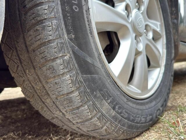 Черный Киа Черато, объемом двигателя 2 л и пробегом 250 тыс. км за 3700 $, фото 13 на Automoto.ua