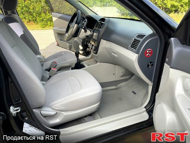 Черный Киа Черато, объемом двигателя 1.6 л и пробегом 190 тыс. км за 4350 $, фото 7 на Automoto.ua