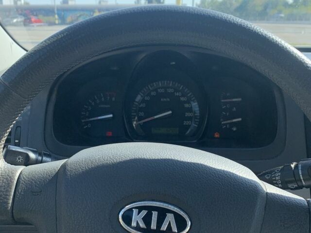Черный Киа Черато, объемом двигателя 1.6 л и пробегом 172 тыс. км за 3400 $, фото 7 на Automoto.ua
