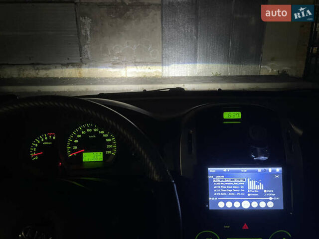 Черный Киа Черато, объемом двигателя 1.98 л и пробегом 315 тыс. км за 5745 $, фото 14 на Automoto.ua