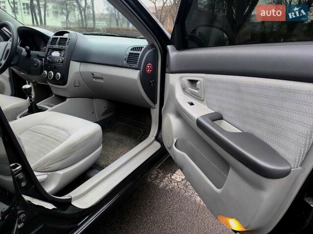 Черный Киа Черато, объемом двигателя 1.59 л и пробегом 300 тыс. км за 4700 $, фото 10 на Automoto.ua