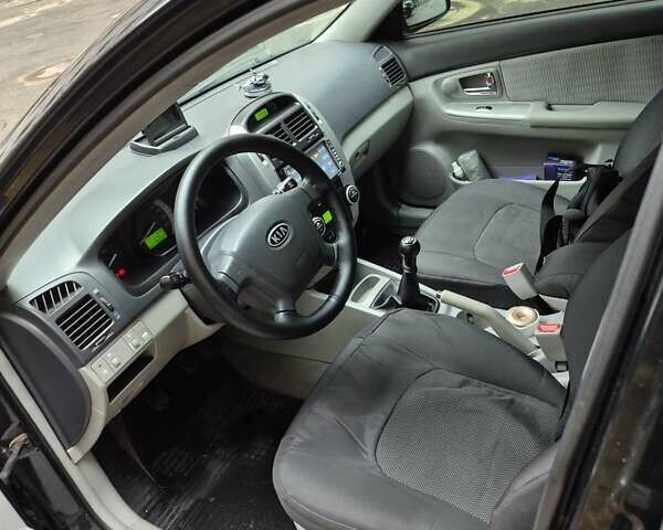 Черный Киа Черато, объемом двигателя 1.98 л и пробегом 180 тыс. км за 4500 $, фото 11 на Automoto.ua