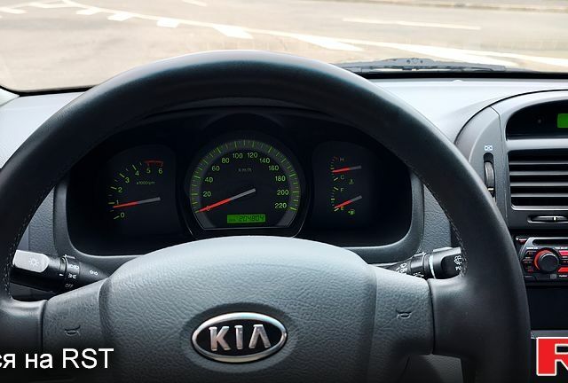 Черный Киа Черато, объемом двигателя 1.6 л и пробегом 204 тыс. км за 3700 $, фото 8 на Automoto.ua