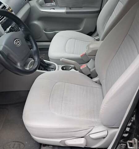 Черный Киа Черато, объемом двигателя 1.59 л и пробегом 349 тыс. км за 4000 $, фото 7 на Automoto.ua