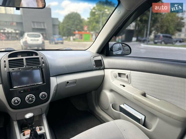 Чорний Кіа Черато, об'ємом двигуна 1.6 л та пробігом 272 тис. км за 5200 $, фото 13 на Automoto.ua