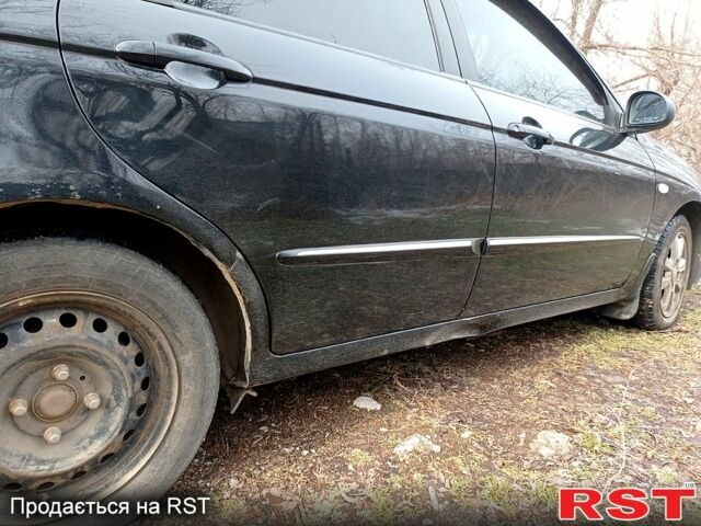 Чорний Кіа Черато, об'ємом двигуна 1.6 л та пробігом 215 тис. км за 3900 $, фото 7 на Automoto.ua