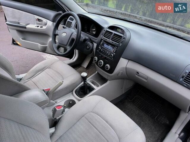 Черный Киа Черато, объемом двигателя 1.59 л и пробегом 300 тыс. км за 4700 $, фото 7 на Automoto.ua