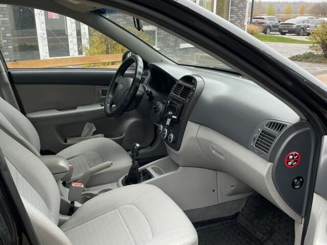 Черный Киа Черато, объемом двигателя 1.6 л и пробегом 256 тыс. км за 4200 $, фото 6 на Automoto.ua