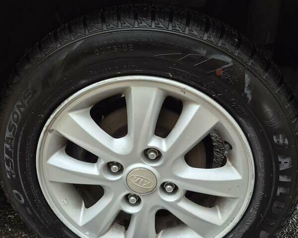 Черный Киа Черато, объемом двигателя 1.98 л и пробегом 180 тыс. км за 4500 $, фото 21 на Automoto.ua