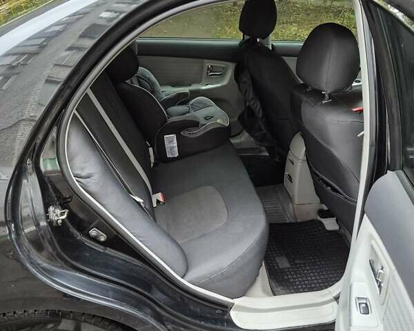 Черный Киа Черато, объемом двигателя 1.98 л и пробегом 180 тыс. км за 4500 $, фото 23 на Automoto.ua