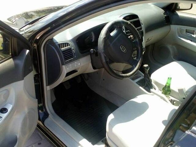 Черный Киа Черато, объемом двигателя 2 л и пробегом 240 тыс. км за 4700 $, фото 2 на Automoto.ua