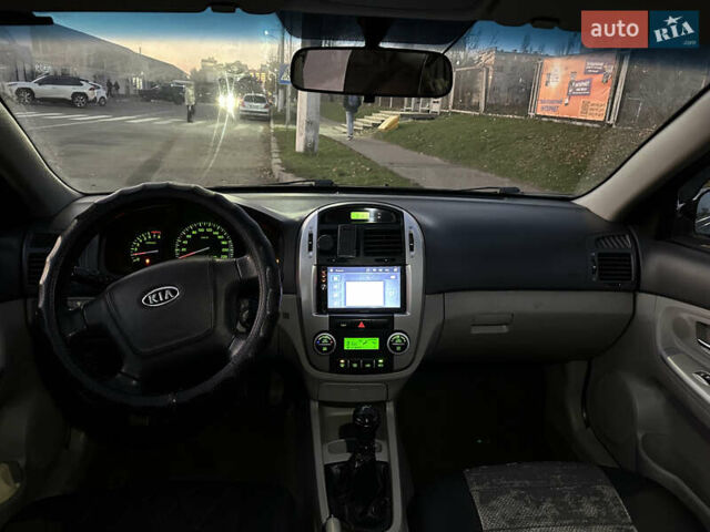Черный Киа Черато, объемом двигателя 1.6 л и пробегом 294 тыс. км за 3500 $, фото 7 на Automoto.ua