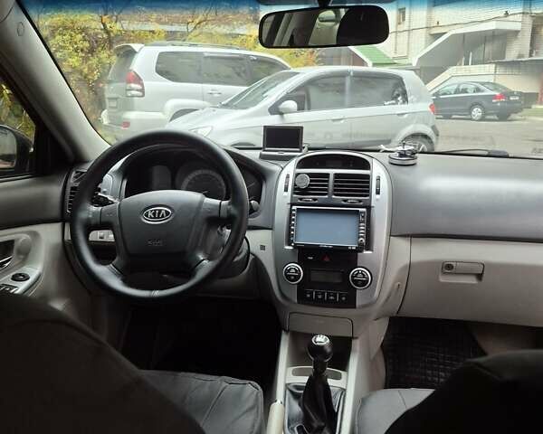 Черный Киа Черато, объемом двигателя 1.98 л и пробегом 180 тыс. км за 4500 $, фото 14 на Automoto.ua