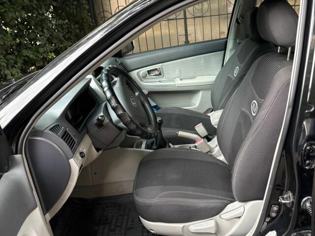 Черный Киа Черато, объемом двигателя 2 л и пробегом 250 тыс. км за 5000 $, фото 7 на Automoto.ua