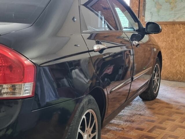 Черный Киа Черато, объемом двигателя 1 л и пробегом 193 тыс. км за 4600 $, фото 2 на Automoto.ua