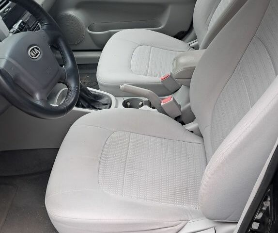 Черный Киа Черато, объемом двигателя 1.6 л и пробегом 258 тыс. км за 4300 $, фото 8 на Automoto.ua