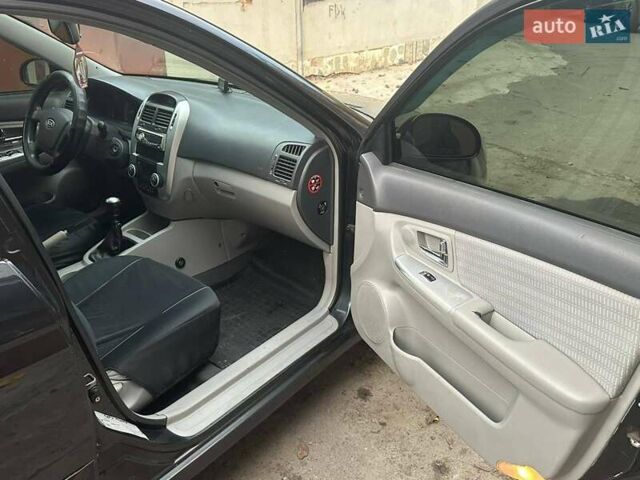 Черный Киа Черато, объемом двигателя 1.6 л и пробегом 230 тыс. км за 4950 $, фото 7 на Automoto.ua