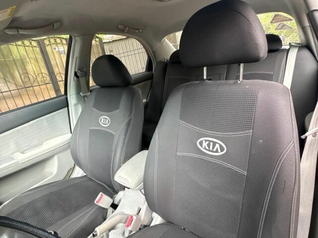 Черный Киа Черато, объемом двигателя 2 л и пробегом 250 тыс. км за 5000 $, фото 5 на Automoto.ua