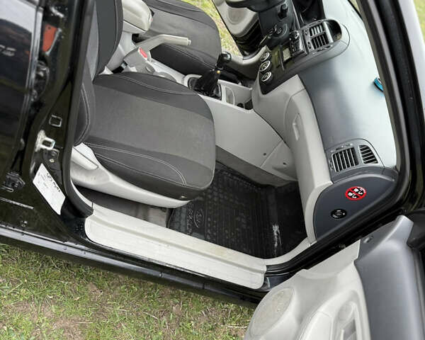 Черный Киа Черато, объемом двигателя 1.59 л и пробегом 312 тыс. км за 3000 $, фото 12 на Automoto.ua