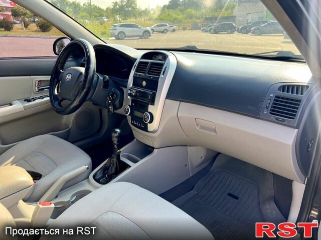 Черный Киа Черато, объемом двигателя 1.6 л и пробегом 187 тыс. км за 4999 $, фото 5 на Automoto.ua