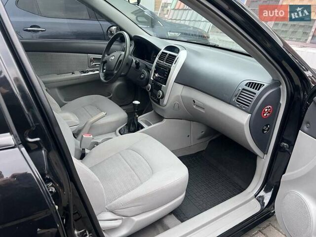 Черный Киа Черато, объемом двигателя 1.6 л и пробегом 180 тыс. км за 4900 $, фото 6 на Automoto.ua