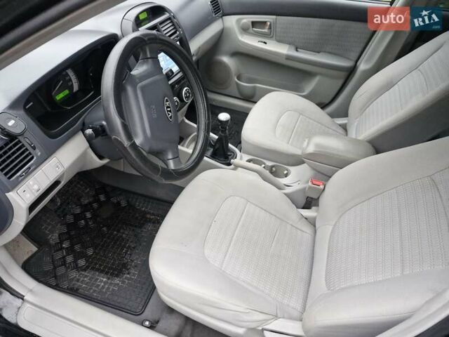Черный Киа Черато, объемом двигателя 1.6 л и пробегом 280 тыс. км за 4300 $, фото 8 на Automoto.ua