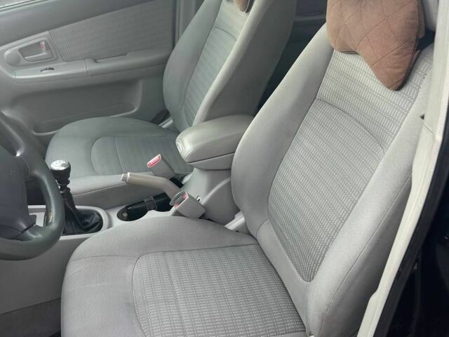 Черный Киа Черато, объемом двигателя 1.6 л и пробегом 292 тыс. км за 4000 $, фото 4 на Automoto.ua