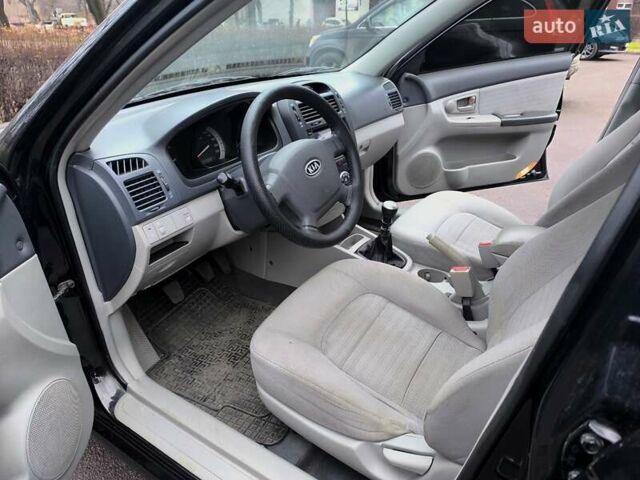 Черный Киа Черато, объемом двигателя 1.59 л и пробегом 300 тыс. км за 4700 $, фото 5 на Automoto.ua