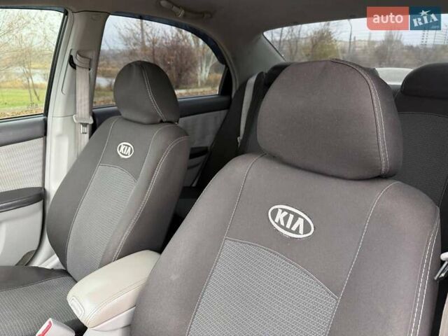Чорний Кіа Черато, об'ємом двигуна 1.6 л та пробігом 224 тис. км за 4900 $, фото 37 на Automoto.ua