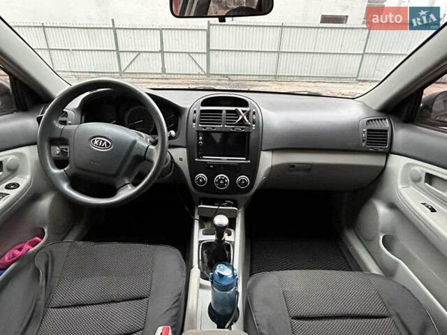 Черный Киа Черато, объемом двигателя 1.6 л и пробегом 206 тыс. км за 4500 $, фото 7 на Automoto.ua
