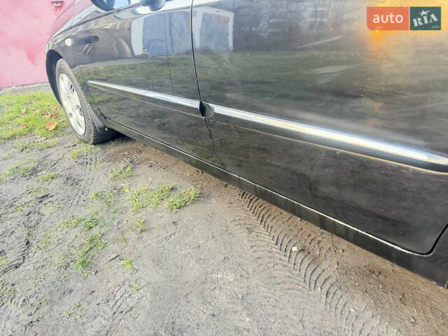 Чорний Кіа Черато, об'ємом двигуна 1.59 л та пробігом 250 тис. км за 4300 $, фото 6 на Automoto.ua