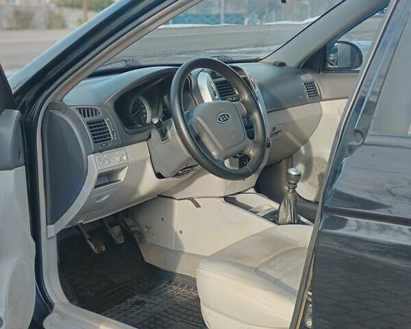 Чорний Кіа Черато, об'ємом двигуна 1.6 л та пробігом 228 тис. км за 4200 $, фото 10 на Automoto.ua