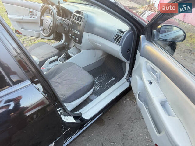 Чорний Кіа Черато, об'ємом двигуна 1.59 л та пробігом 250 тис. км за 4300 $, фото 2 на Automoto.ua