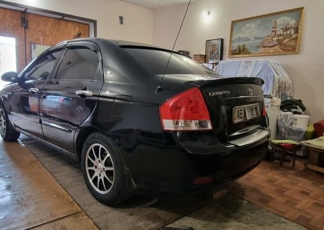 Черный Киа Черато, объемом двигателя 1 л и пробегом 193 тыс. км за 4600 $, фото 1 на Automoto.ua