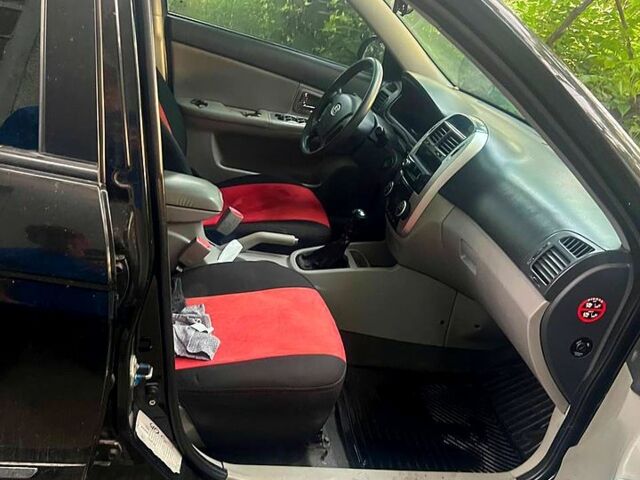 Чорний Кіа Черато, об'ємом двигуна 1.6 л та пробігом 330 тис. км за 2700 $, фото 3 на Automoto.ua