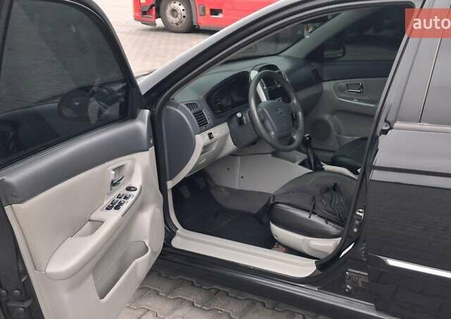Кіа Черато 2008 у Кременчуге на Automoto.ua Чорний Кіа Черато, об'ємом двигуна 2 л та пробігом 193 тис. км за 5300 $, фото 9 на Automoto.ua